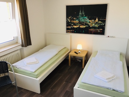 Schlafzimmer 1